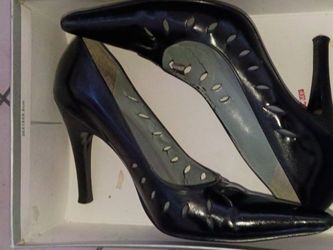 Black Leather Pointed-Toe Heels with Cutouts mix