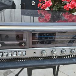 Soundesign 6620 Turntable Cassette Receiver. Excellent 