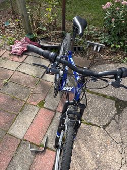 Huffy Rocky Mountain Bike Blue