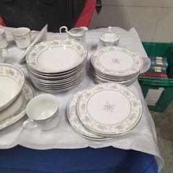 64 Piece Set Porcelain And Platinum Accent Bar Clay Sango China Set