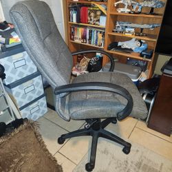 FABRIC OFFICE CHAIR, NO TEARS OR RIPS PICK UP 2DAY $35