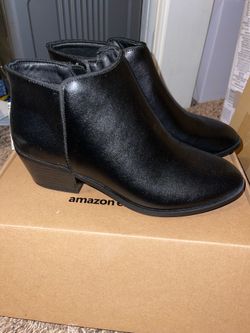 Womems boots size 8