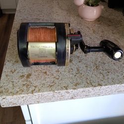 TRITON TROLLING REEL