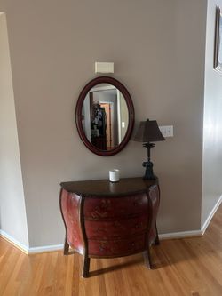 Accent Table/Foyer Table
