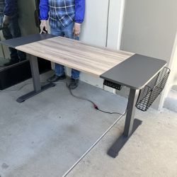 New In Box 63 Inch Wide Automatic Adjustable Height Standing Eroding Desk Heavy Duty Quality 