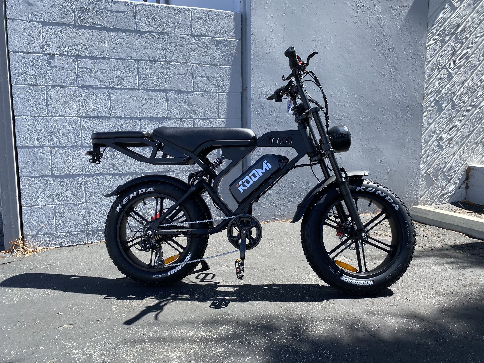 New. Retro moped e-bike 1000w 48v 20Ah hydraulic disc brakes top speed 31mph full suspension, electric bike 