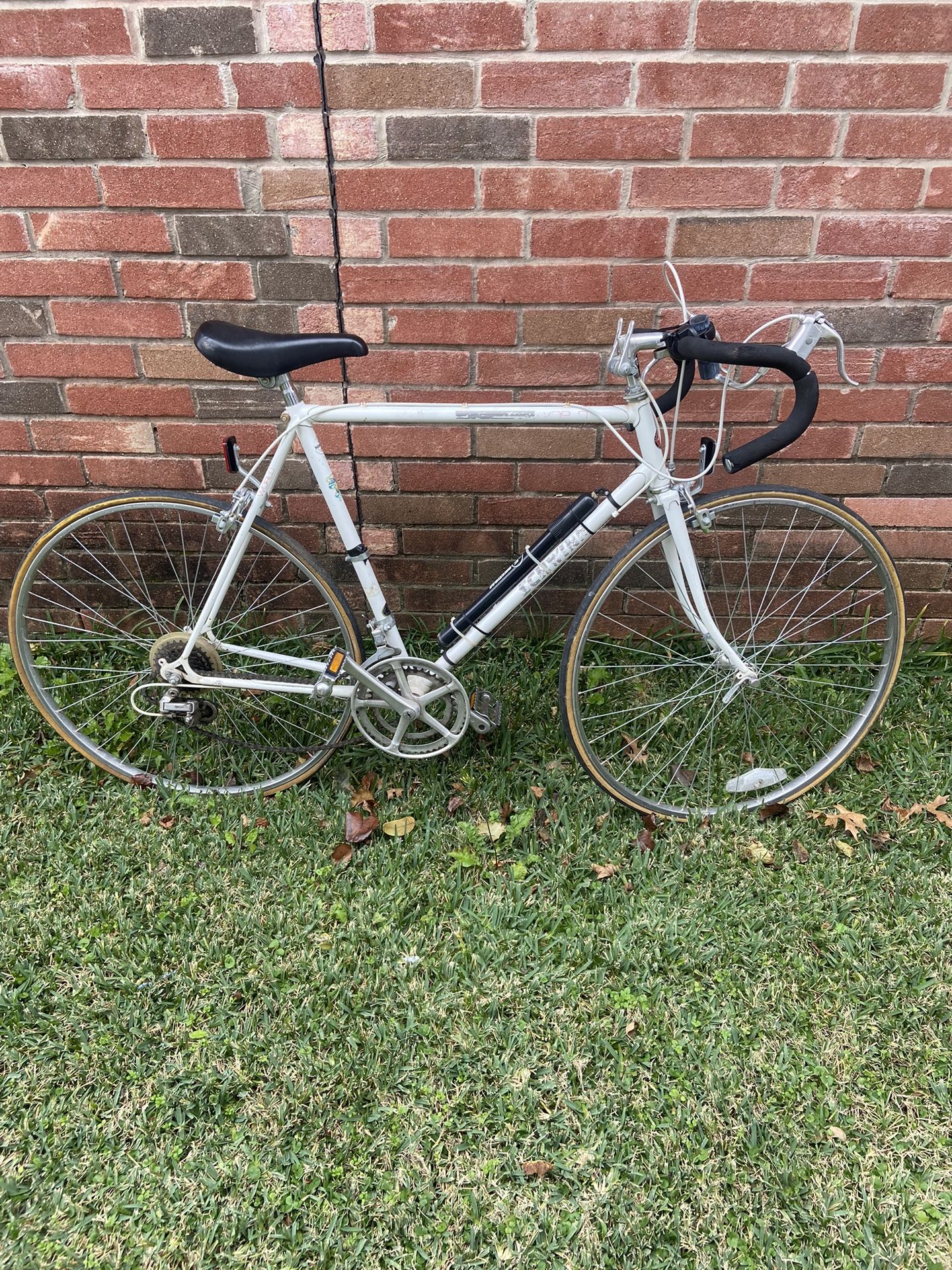 Vintage SCHWINN WORLD Road Bike