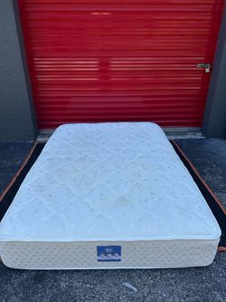 Full size mattress in good condition