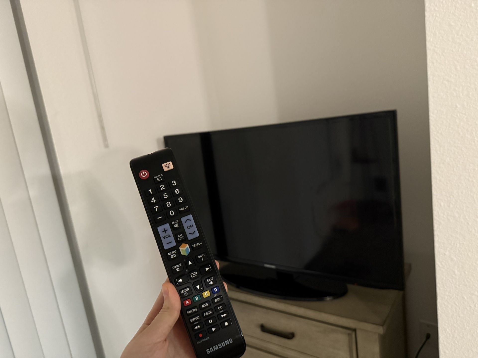 🖥️ Samsung TV for Sale – Works, just needs the correct cables