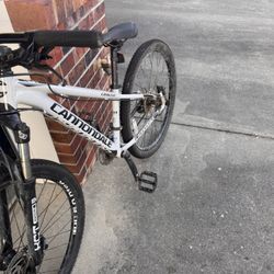 Cannondale Catalyst Mountain Bike - Shimano Acera 