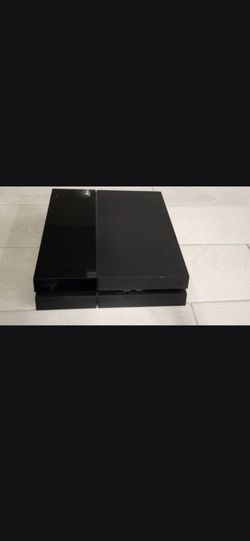 PS4 Model CUH-1001A 500 Gb With 6 Games And 4 Wireless Controllers