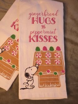 Peanut Gallery Christmas Pink Kitchen Towels