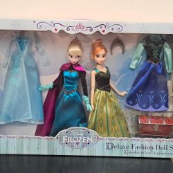 Disney Frozen Deluxe Doll Set