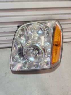 2007 to 2014 GMC Yukon left driver side headlight