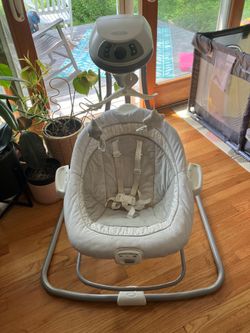 The Graco DuetConnect LX Baby Swing and Bouncer