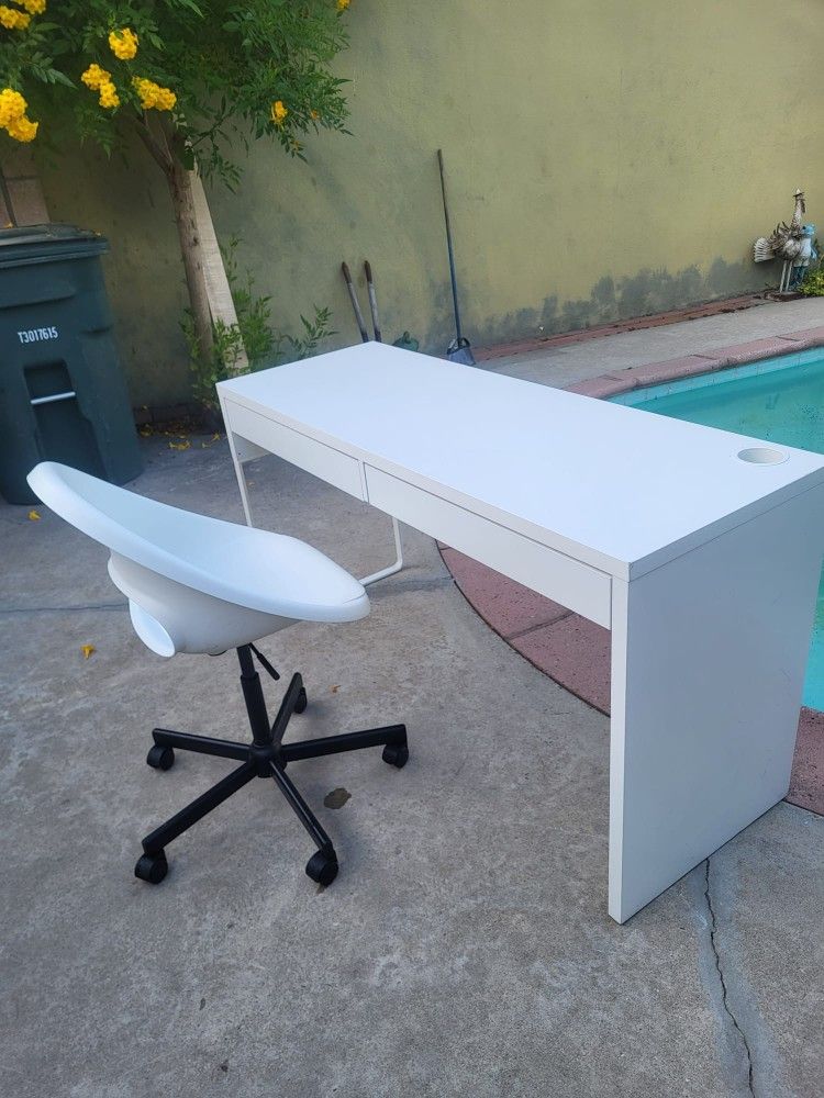 Modern Desk With Chair