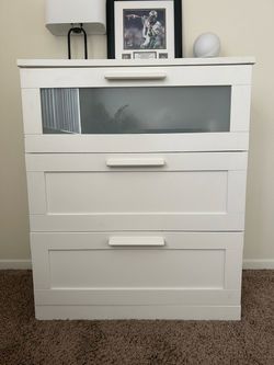 2 white dressers