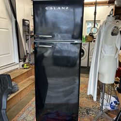Galanz Retro 10 cu ft Refrigerator + Freezer (full size)