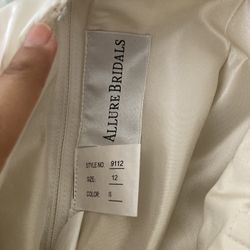 Allure Bridals Wedding dress 