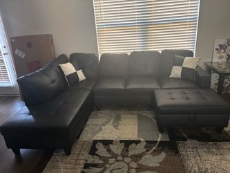 3 Piece Sectional, 3 End Tables and Free Rug