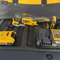 DeWalt 20V XR Brushless Oscillating Multi-Tool Combo