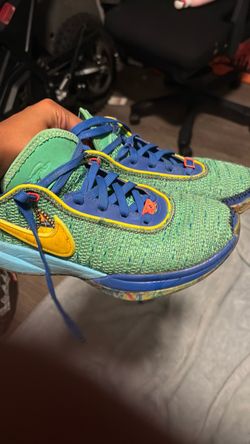 5 Basketball shoes, size 5