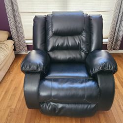 Black Recliner – Excellent Condition (Ashley Furniture)