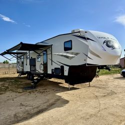 2021 WolfPack Platinum 325pack16 Toy hauler 