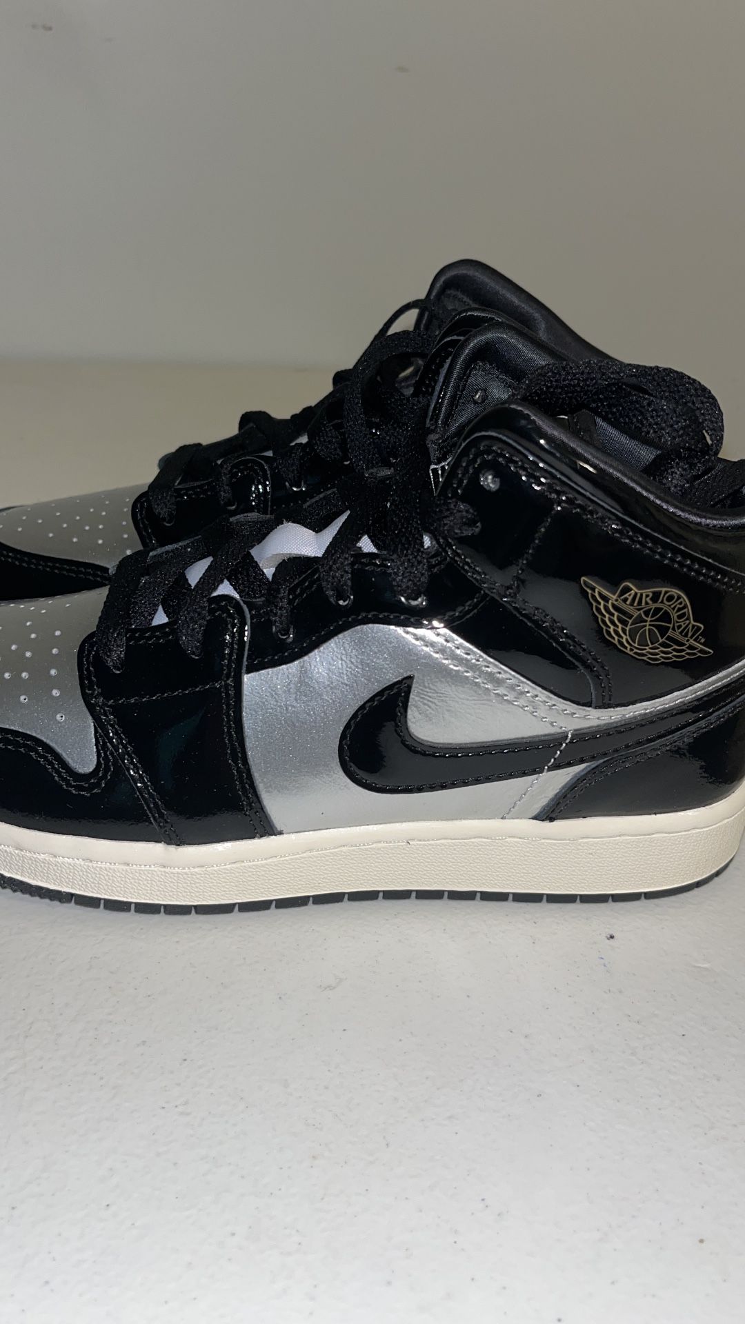 Air Jordan 1 MID