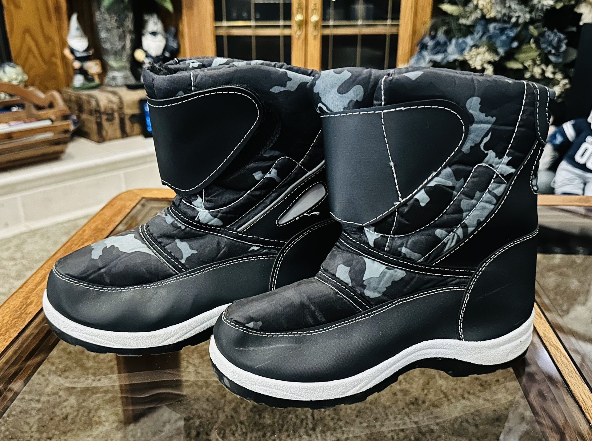 Kids All Weather Boots Size 4