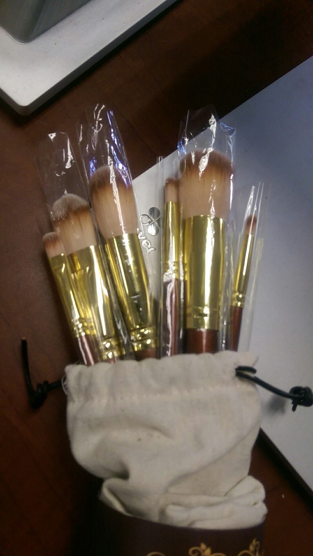 Set of 6 makeup brushes