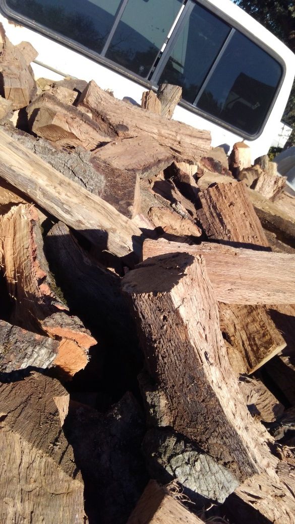 Premium oak firewood split n seasoned for Sale in Valley Center, CA