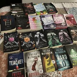 Huge Book Lot - Freida McFadden, Ana Huang, Fantasy + Thrillers