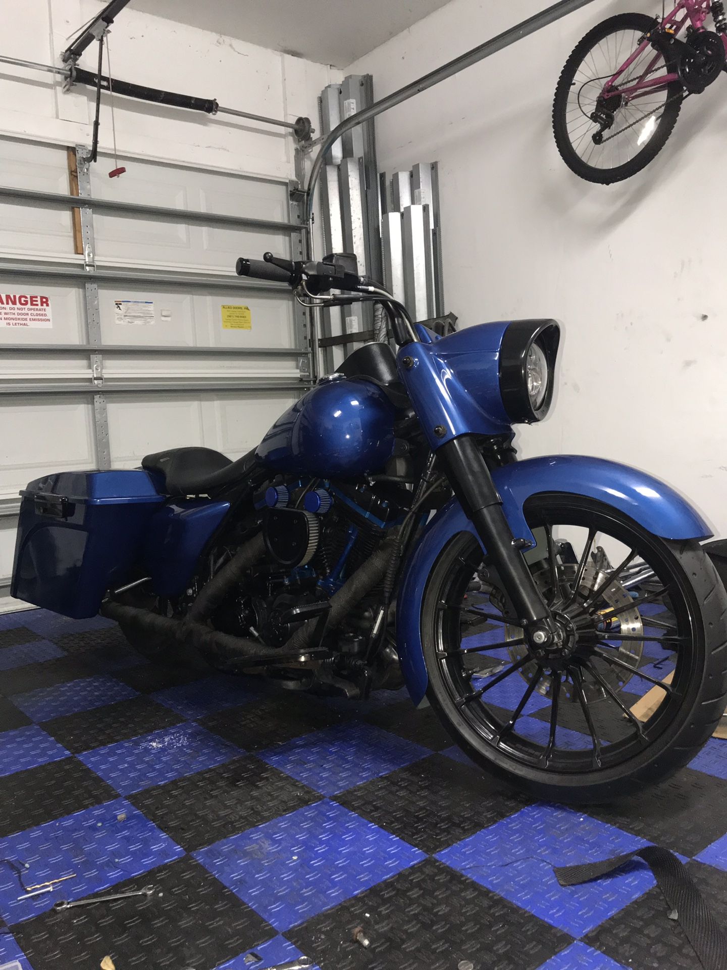 Harley Davidson Road King custom bagger