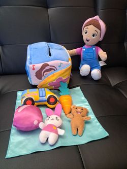 Ms. Rachel Plush Toy Set doll and peeka boo cube with little stuff tys