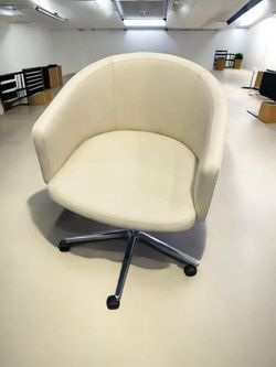 OFS Cinque Low-Back Swivel Chair with Casters β From $350 π¦ Florida