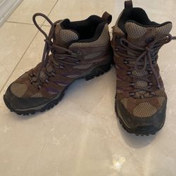 Size 9 Merrill Hiking Boots women’s 