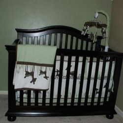 Sorelle Vista 4-in-1 Convertible Crib 