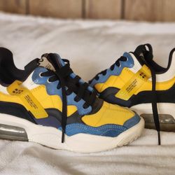 NIKE JORDAN  MA2 University  Gold/Blue Size 5Y