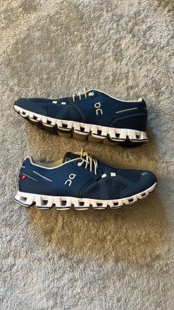 On Running Cloud 5 Navy White Running Shoes Size 8.5
