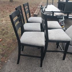 5 Chairs And Ottoman 