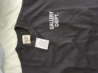 (Send Best Offer) Gallery Black Tee