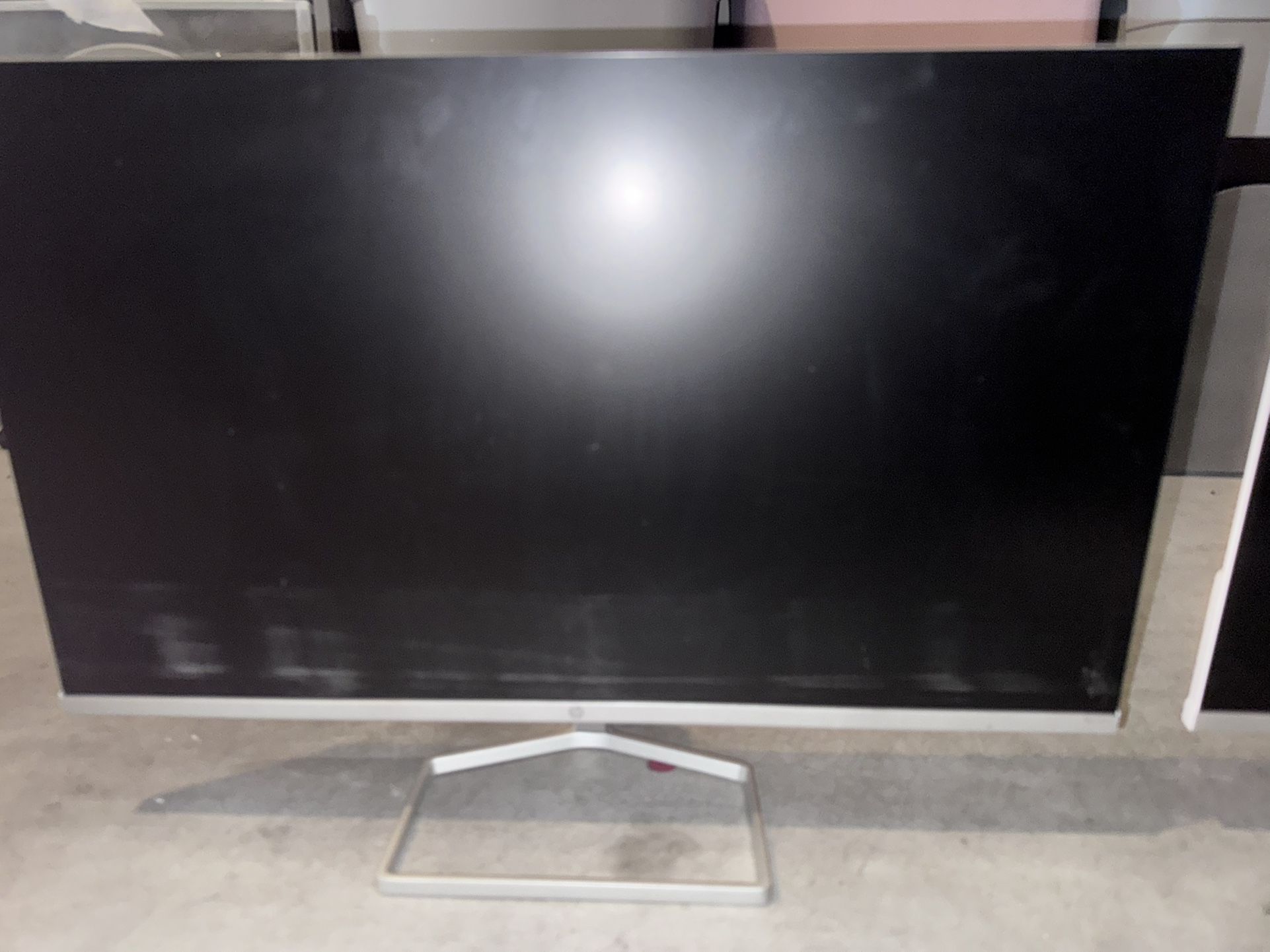 HP 27’ Flat Screen Monitor