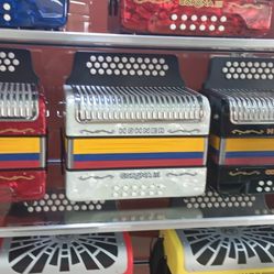 Acordeon HOHNER CORONA III