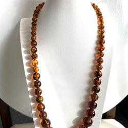 Vintage Transparent and inclusion Amber resin graduated beads necklace 