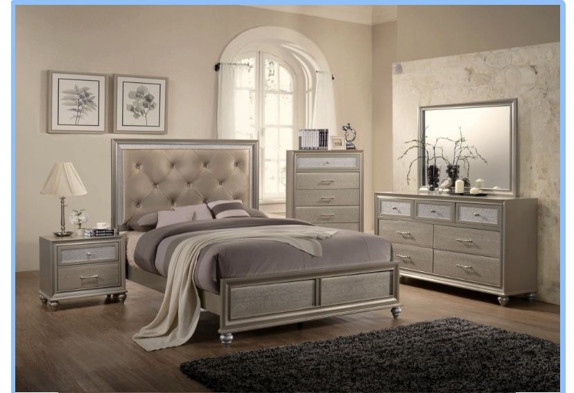 5 Piece Bedroom Set In Brand New Condition