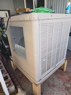 Wall or roof Evaporative Cooler