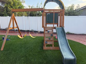 Playground set