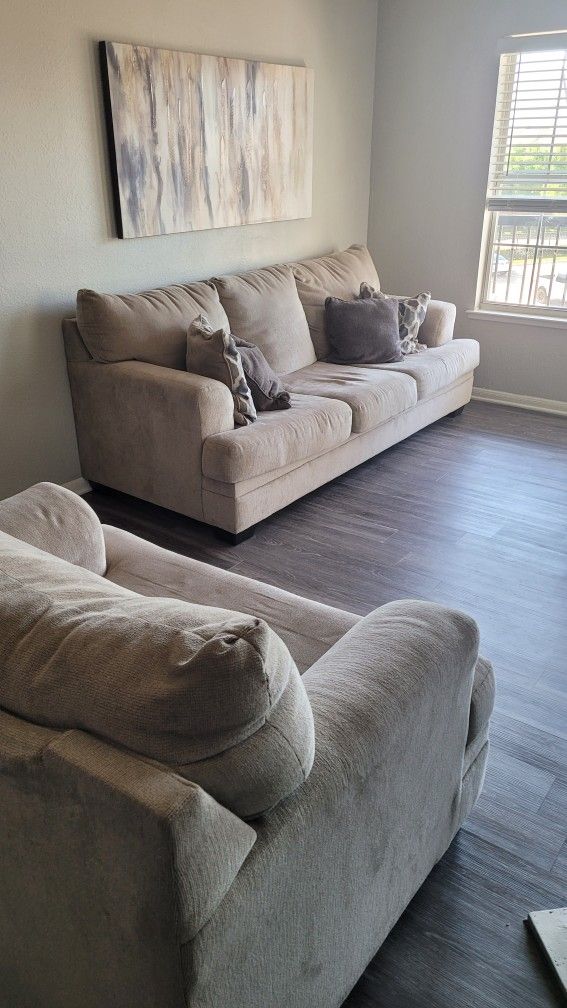 3 piece Sofa Set. Living room set. Smoke/pet free house. Per piece or all together