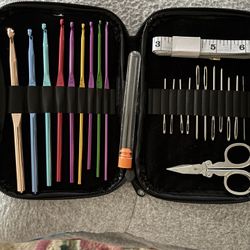 Crochet Hooks - 9 Crochet Hooks - 11 Yarn Needles